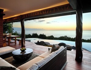 Outdoor dining - #1 Rental in Kona | Condé Nast Traveler | Aolani House (Honalo)