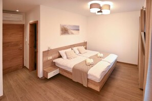 3 bedrooms, iron/ironing board, travel cot, free WiFi