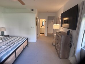 2 bedrooms, in-room safe, iron/ironing board, free WiFi