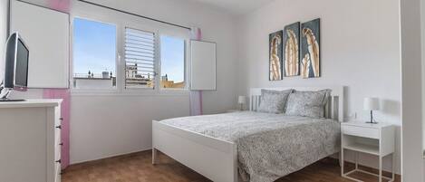 2 chambres, fer et planche à repasser, lit de bébé portatif, Wi-Fi