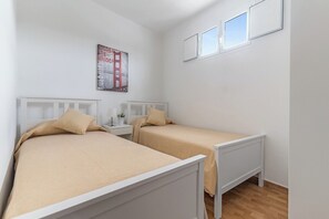 2 bedrooms, iron/ironing board, travel cot, WiFi
