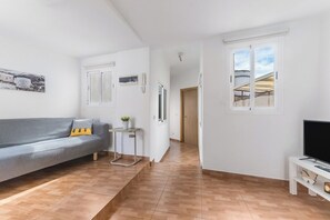 Smart TV - Home2Book Charming Attic Arucas Center, Terrace (Arucas)