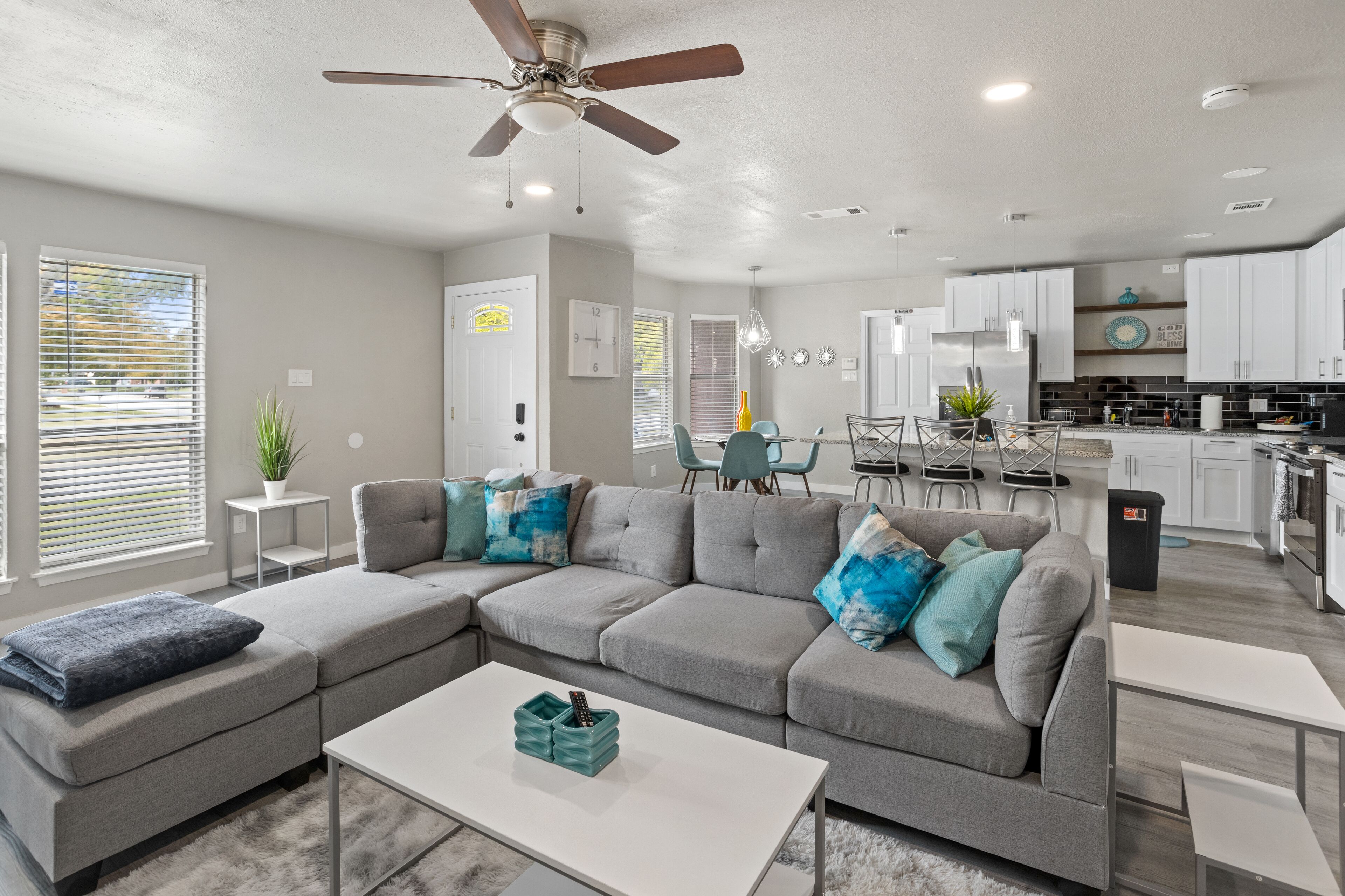 Perfect Monthly Luxury 3bed/2bath home