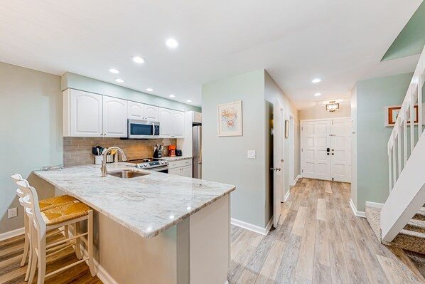 Refrigerador, microondas, horno y parrilla de estufa 