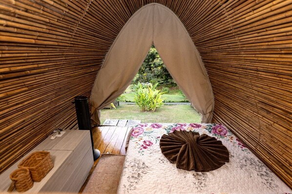 Basic Room | Bed sheets