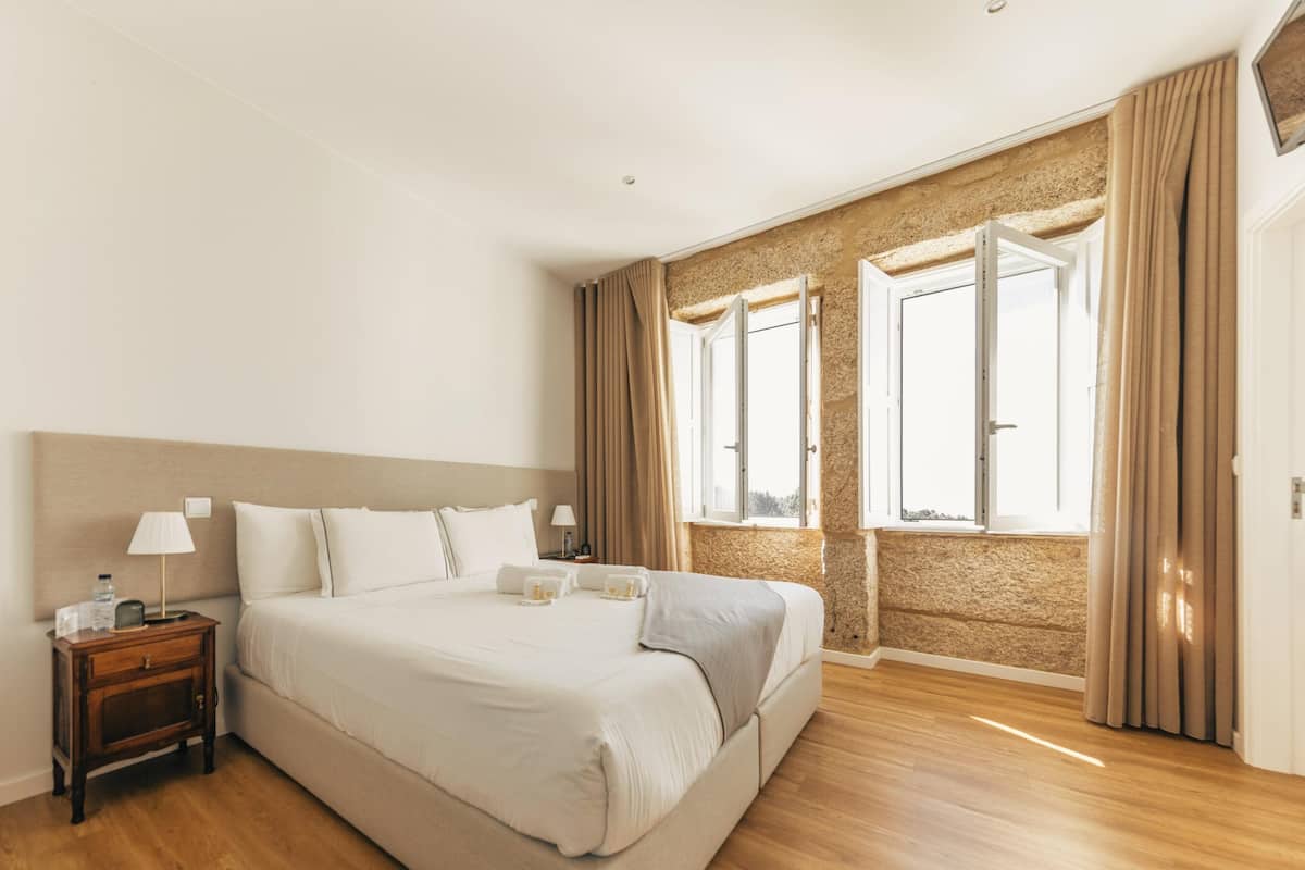 Deluxe Double Room | Peralatan tempat tidur premium, gebar bulu kapas, katil Tempur-Pedic