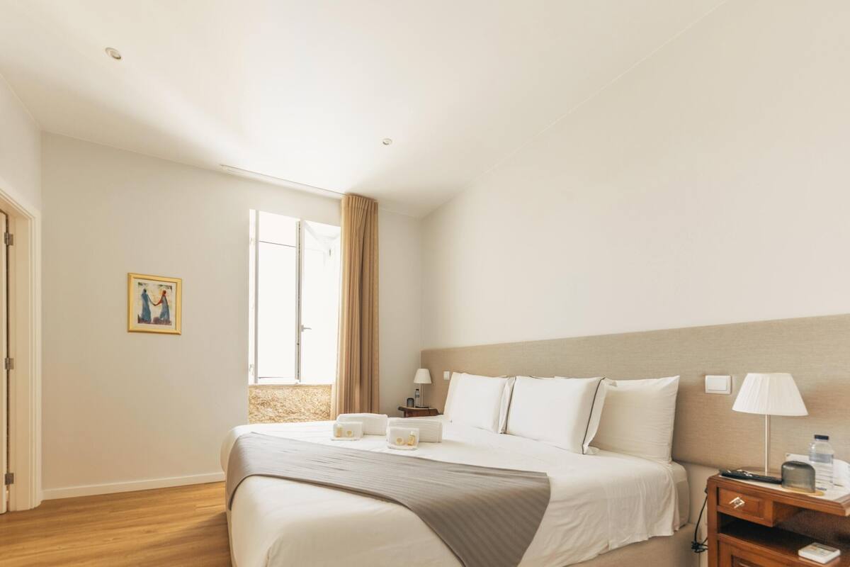 Deluxe Double Room | Peralatan tempat tidur premium, gebar bulu kapas, katil Tempur-Pedic