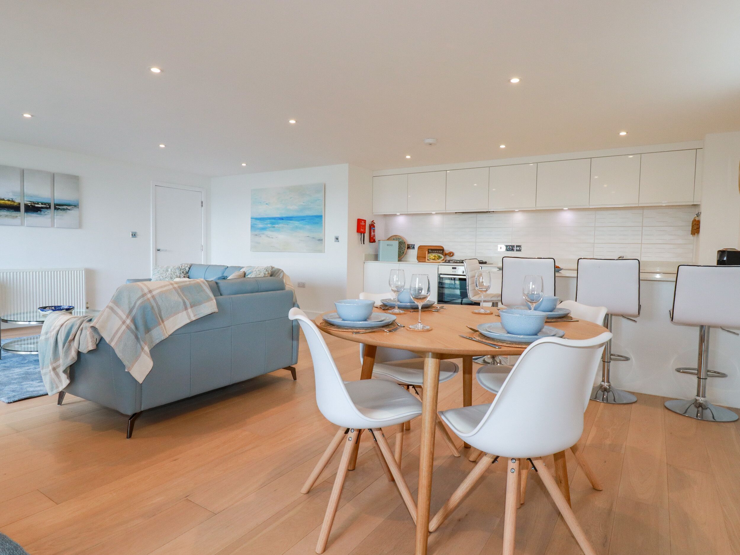 Cottage | Dining