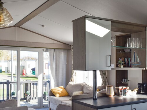 Oh I do like to be beside the seaside.