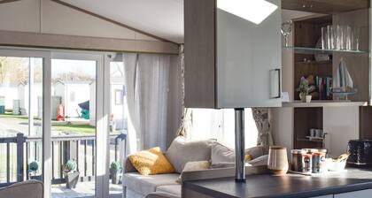 Oh I do like to be beside the seaside.