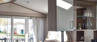 Oh I do like to be beside the seaside.