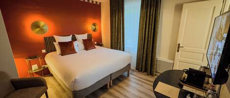 Deluxe Room | Premium bedding, pillowtop beds, in-room safe, desk