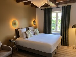 Deluxe Room | Premium bedding, pillowtop beds, in-room safe, desk