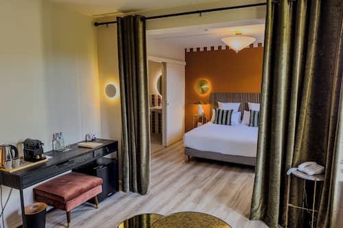 Suite | Premium bedding, pillow-top beds, in-room safe, desk