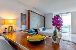 Apartment - Biscayne Bay Views-pool Hot Tub and Amenities (Miami)