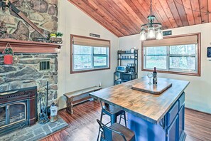 Dining - Cozy Catskills Escape, 3 Mi to Plattekill Mtn (Roxbury)