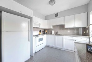 電子レンジ、オーブン、コンロ、食器洗い機