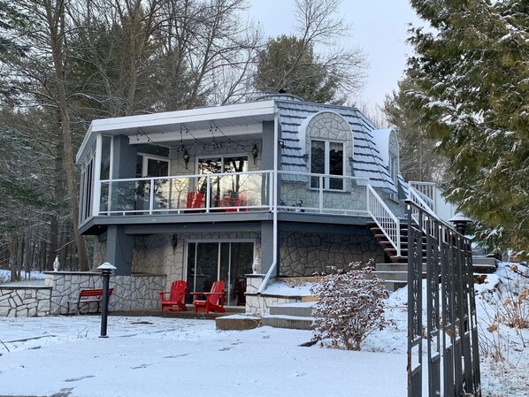 Exterior - Waterfront Cottage in Beautiful Muskoka (Severn Bridge)