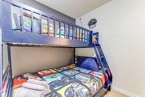 6 chambres, fer et planche à repasser, accès au Wi-Fi (inclus)