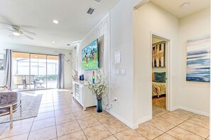 6 habitaciones, tabla de planchar con plancha y cuna de viaje 