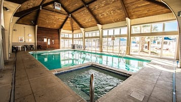 Piscine couverte, piscine extérieure (ouverte en saison)