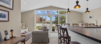 THE STADIUM HOUSE W/ LAMBEAU FIELD IN YOUR BACKYARD IS OPEN FOR PACKER SEASON!!
