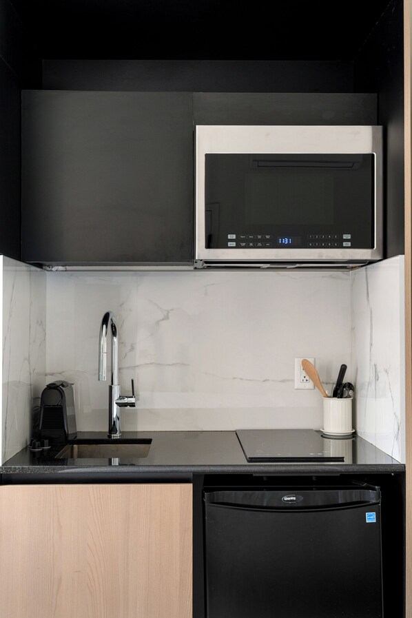 Espresso maker, electric kettle