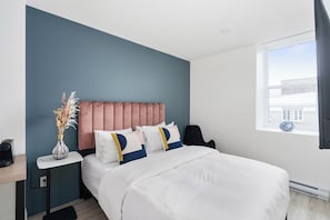 Standard Queen Studio | Soundproofing, iron/ironing board, free WiFi, bed sheets