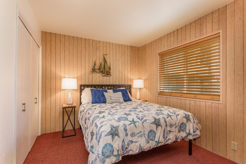 Beachfront on Sandyland Island views and steps to the sand! Carpinteria Vrbo