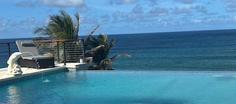 5 bedroom relaxation Oceanfront w/ Stunning natural views. 5 bdrms, sleeps 12