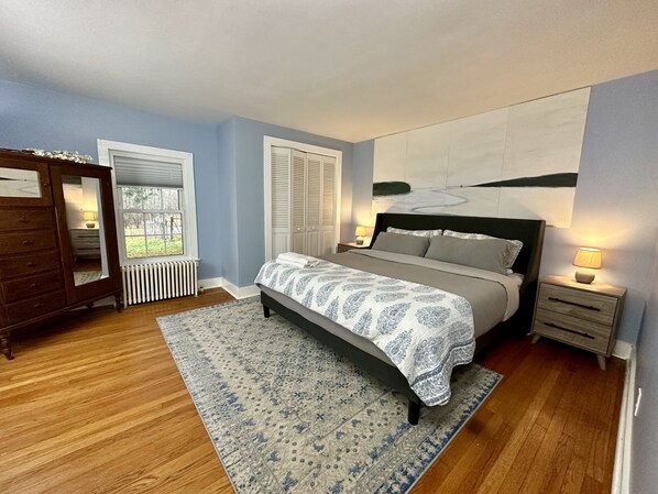 4 bedrooms, desk, iron/ironing board, free WiFi