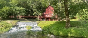 River Home& 15 acres with your own beach next to Hodgson Mill.