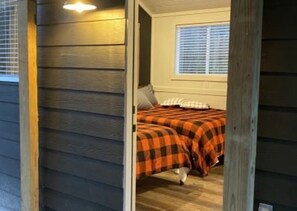 1 bedroom, bed sheets