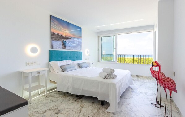 3 عدّة غرف نوم ومكواة/لوح كي وواي فاي مجانًا وملاءات أسرّة