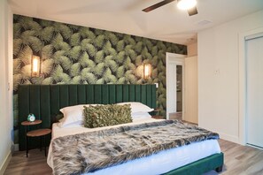 4 bedrooms, WiFi, bed sheets - "The White Rabbit" Palm Springs--60's Inspired Pad (Palm Springs)
