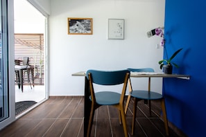 Apartamento panorâmico | Opções para refeição no quarto