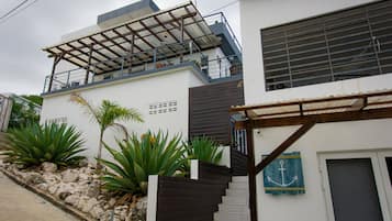 Fachada de la propiedad