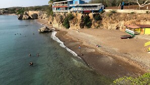 ใกล้ชายหาด, ร่มชายหาด, 3 บาร์ริมหาด