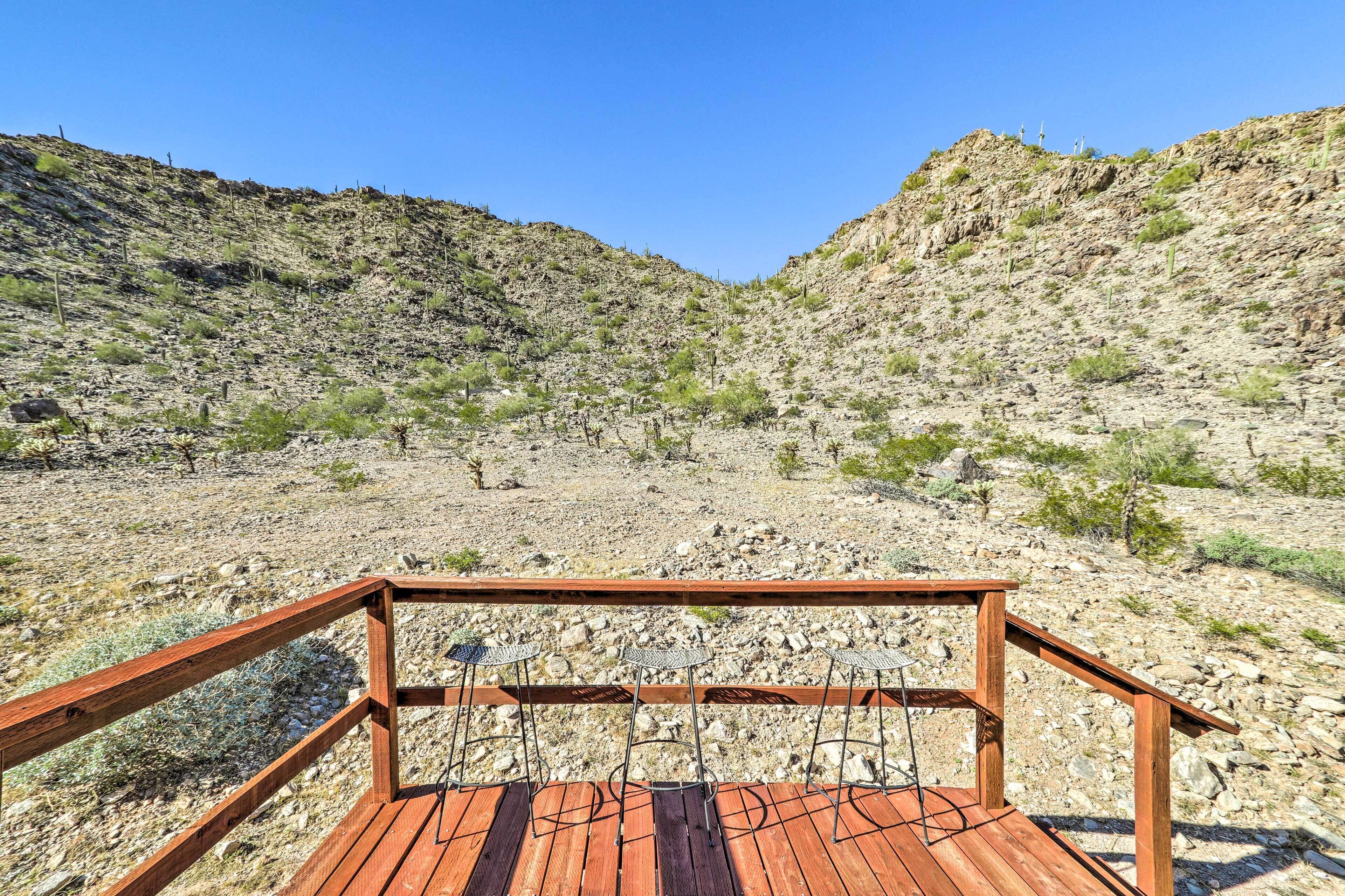 Stargazing Haven: Remote Escape w/ Views!