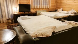 3 habitaciones, escritorio y tabla de planchar con plancha 