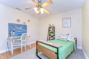 3 bedrooms, desk, iron/ironing board, travel crib