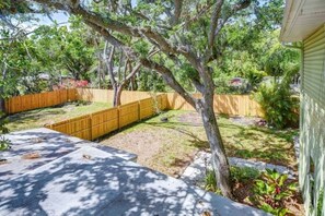 Property grounds - Spacious 3BR Near IMG – Great for Teams & Families (Bradenton)