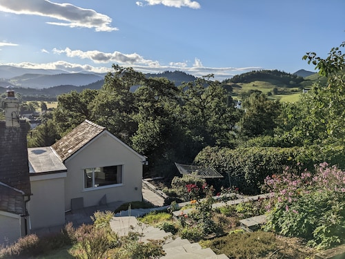 Three Peaks  -  a bungalow that sleeps 6 guests  in 3 bedrooms