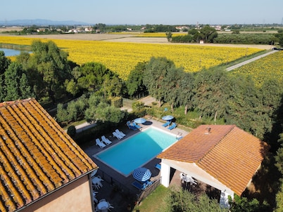 Pinzale farmhouse, swimming pool, air conditioning, ideal for families and friends