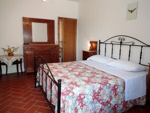 10 bedrooms, iron/ironing board, travel cot, free WiFi