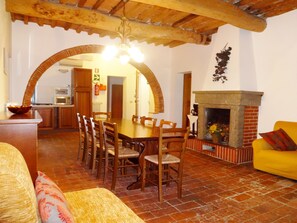 Dining - Pinzale farmhouse, swimming pool, air conditioning, ideal for families and friends (Latignano)