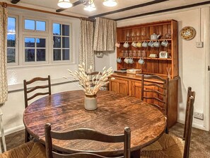 Dining - 2 bedroom accommodation in Holme-next-the-Sea (Holme-next-the-Sea)