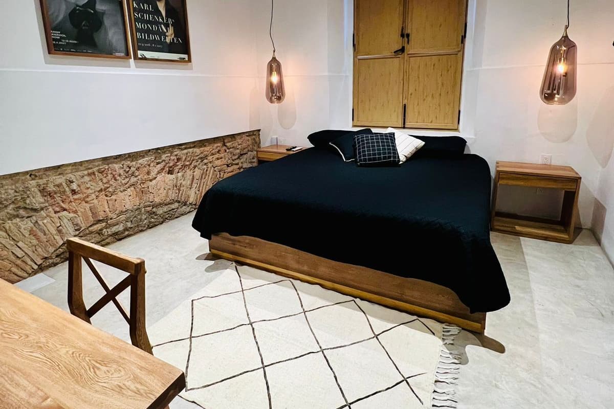 Urban | Egyptian cotton sheets, premium bedding, down comforters, desk