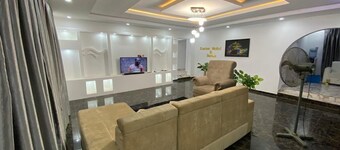 Easton Hotel & Apartment