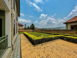 House | Property grounds - Captivating 7-bed House in Kigali, Rwanda (Kigali)